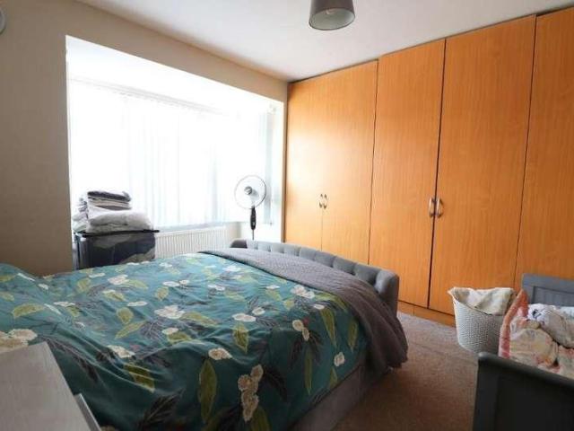 House for sale in Spring Park, Luton