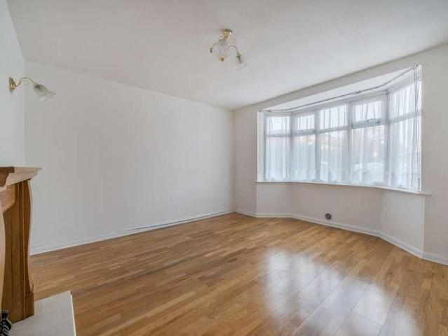 House for sale in Little Stanmore, Greater London