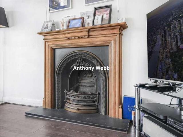 House for sale in New Southgate, Greater London