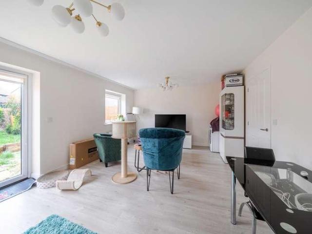 House for sale in Houghton Regis, Bedfordshire