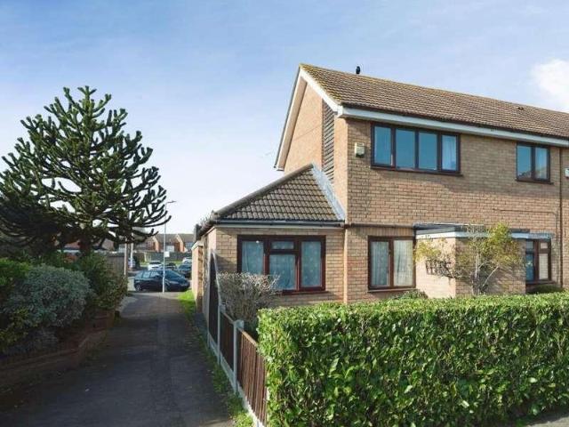 House for sale in Elm Park, Greater London