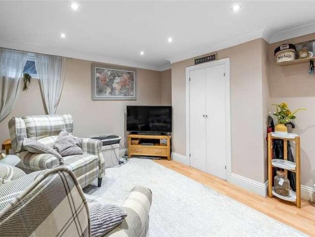 House for sale in Guildford Park, Guildford