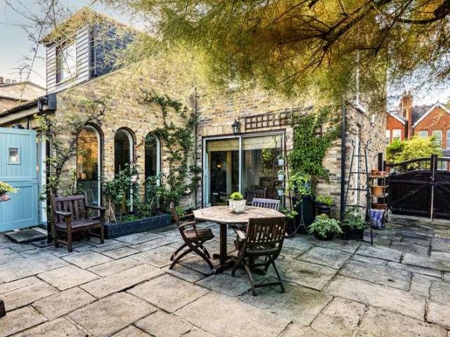 House for sale in Fortis Green, Greater London