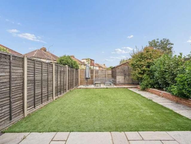 House for sale in Shreding Green, Iver