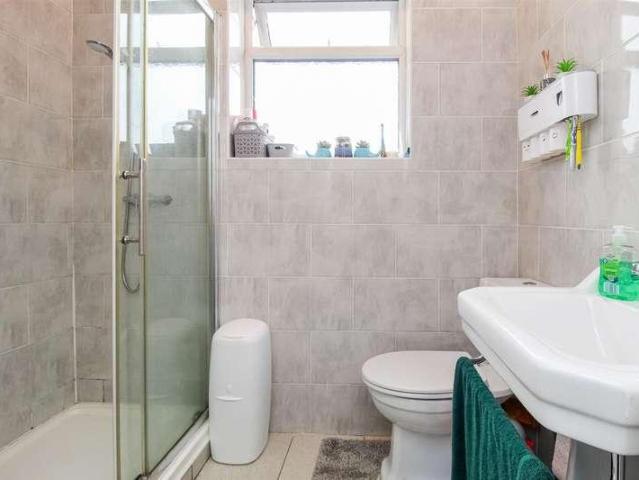 House for sale in Wakefield, Crigglestone