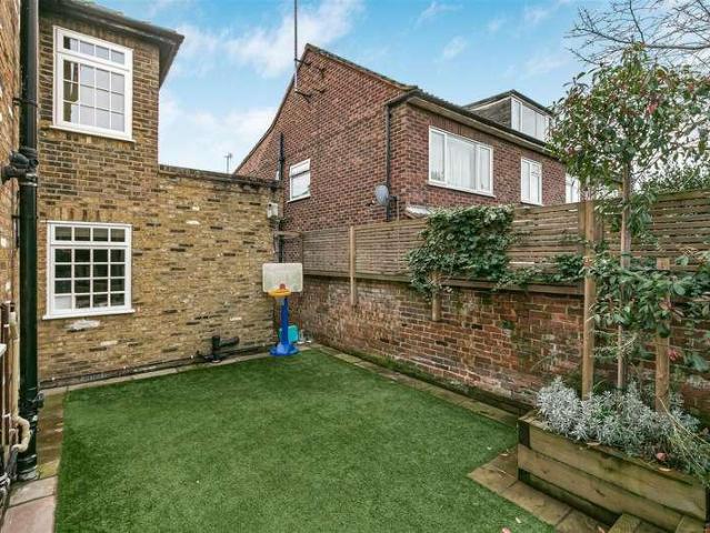 House for sale in Royal Borough of Kingston upon Thames, Greater London