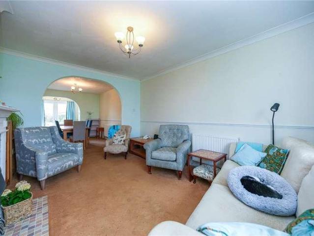 House for sale in Allington, Midway