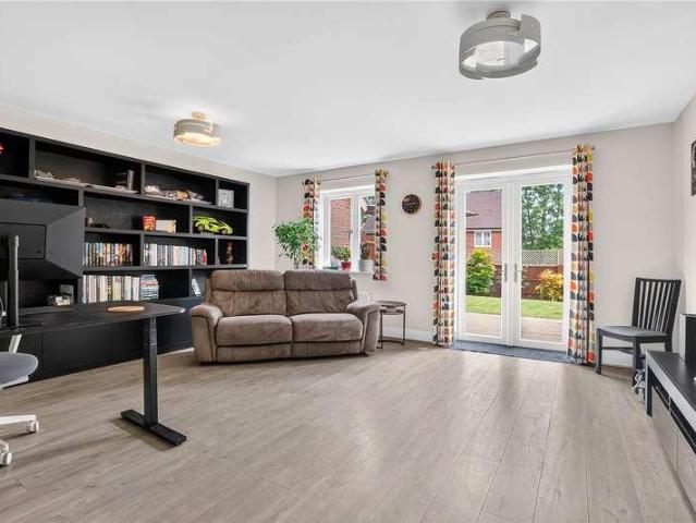 House for sale in Heol-las, Surrey