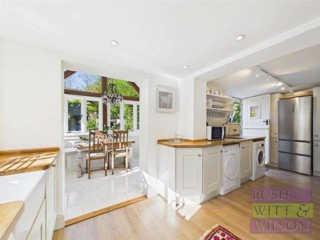 House for sale in Ewhurst Green, Heathlands