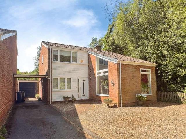 House for sale in Frogmore, Hart
