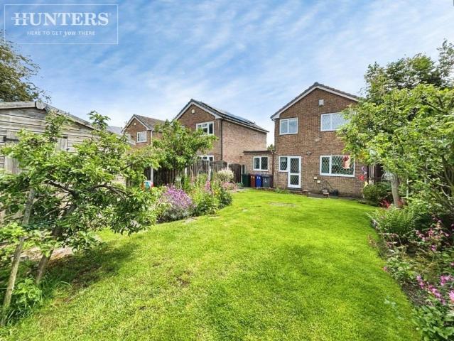 House for sale in Mapplewell, South Yorkshire