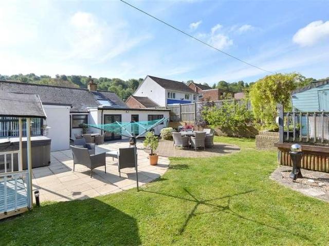 House for sale in River, Ash