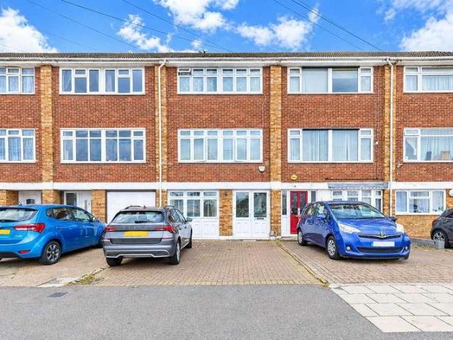 House for sale in London Borough of Redbridge, Greater London