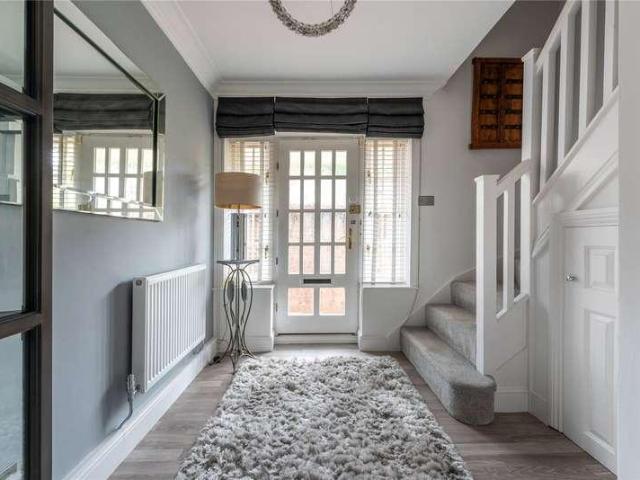 House for sale in Pachesham Park, Surrey
