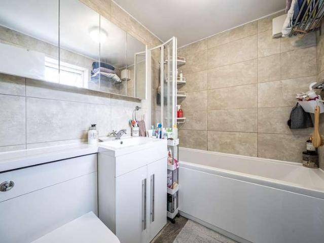 House for sale in Rosehill, Greater London