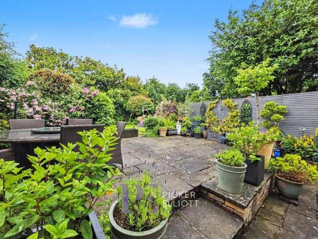 House for sale in Sutton Cheney, Barton