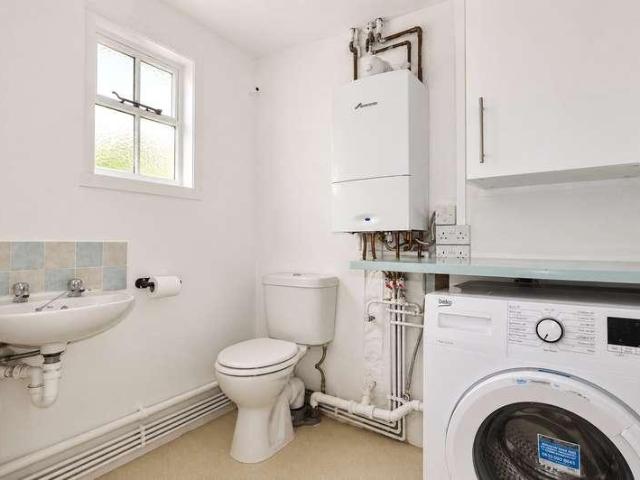 House for sale in Fole, Surrey