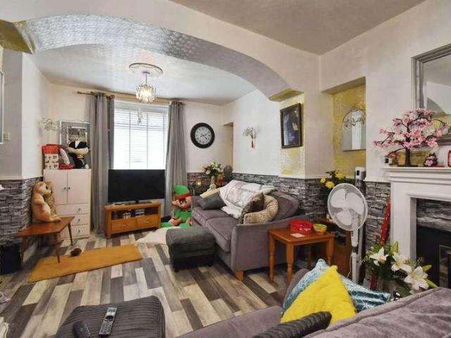 House for sale in Troed-y-rhiw, Wales