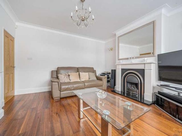House for sale in Seven Kings, Greater London