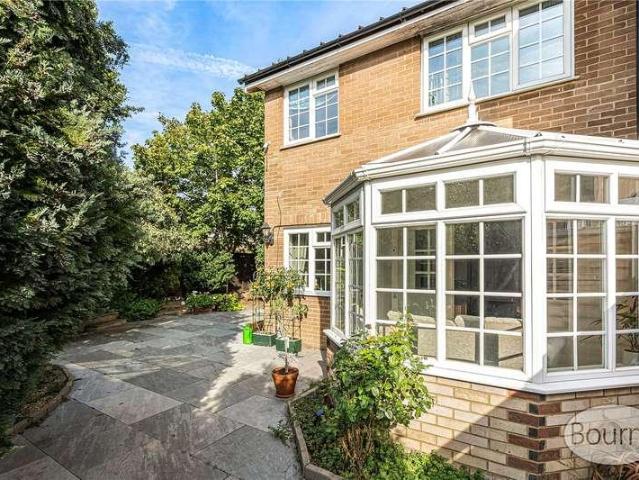 House for sale in Worplesdon, Guildford