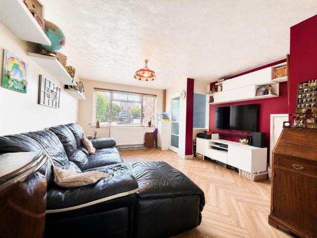 House for sale in Godinton Park, Bridgefield