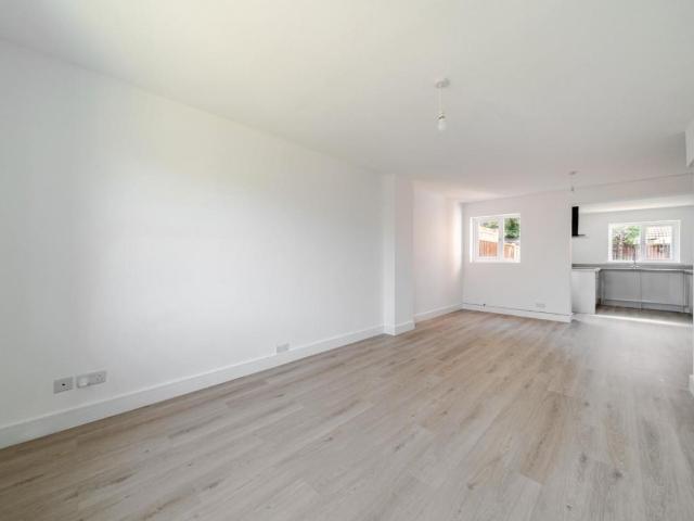 House for sale in Hoyland Common, South Yorkshire