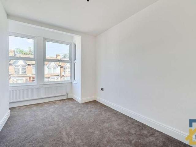 House for sale in Loxford, Seven Kings