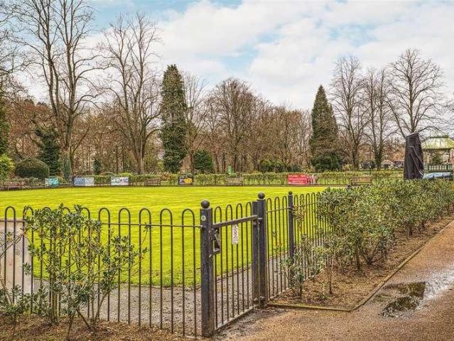 House for sale in Froggatt, East Midlands