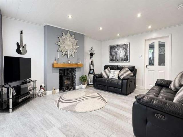House for sale in Mapplewell, Barnsley