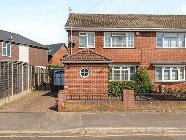 House for sale in Fole, Surrey