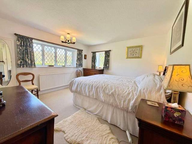House for sale in Waterloo, Compstall
