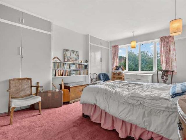 House for sale in London Borough of Hounslow, Strand