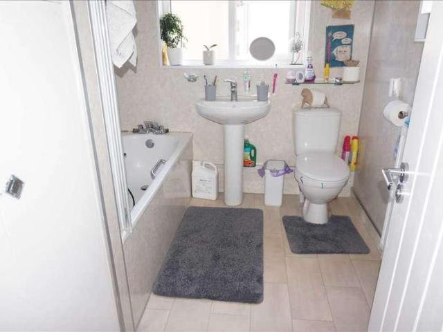 House for sale in Gorslas, Cwm-y-glo