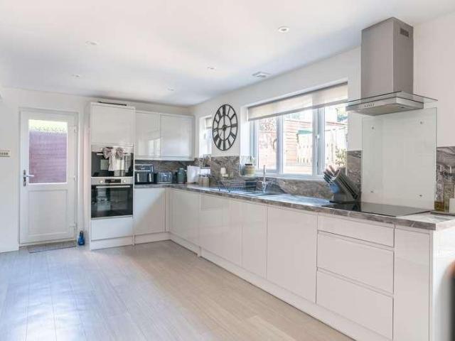 House for sale in Pen-y-ffordd, Wales