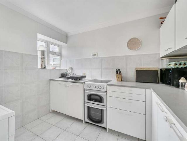 House for sale in Buckler's Park, Crowthorne