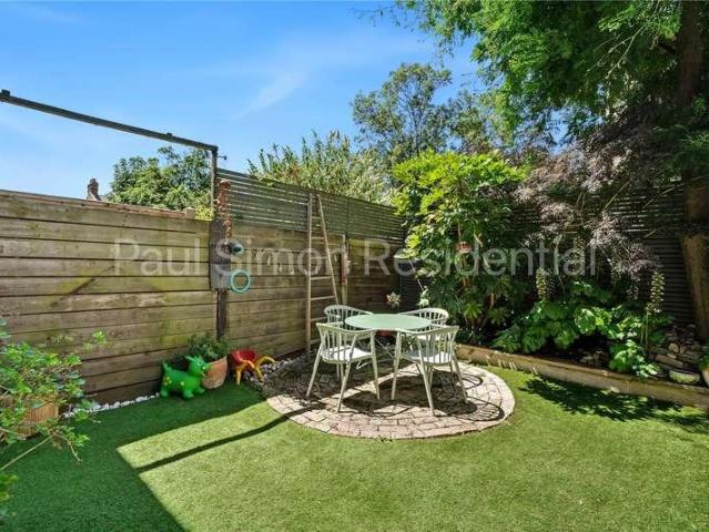 House for sale in Greater London