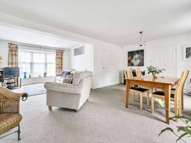 House for sale in Denham, Gerrards Cross and Chalfonts Community Board, Gerrards Cross