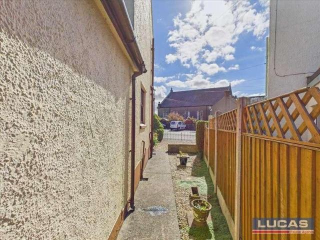 House for sale in Llanfair Pwllgwyngyll, Wales