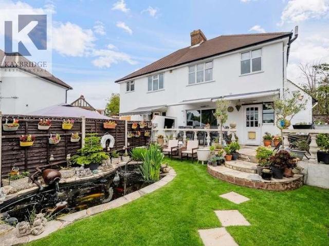 House for sale in Stoneleigh, Ewell