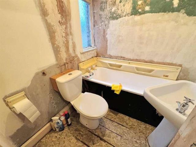 House for sale in Elm Park, Calderstones