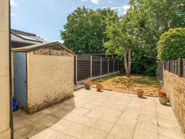 House for sale in Moneyhill, Batchworth