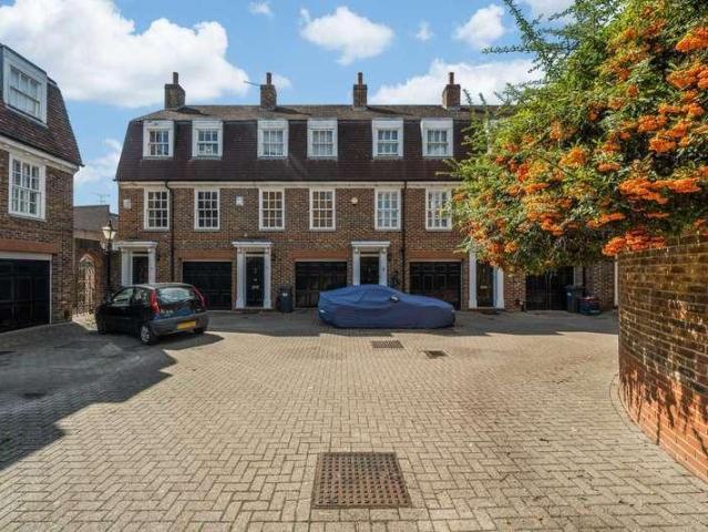 House for sale in London Borough of Hounslow, Greater London