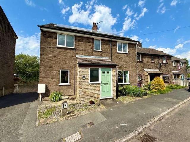 House for sale in Charlesworth, East Midlands