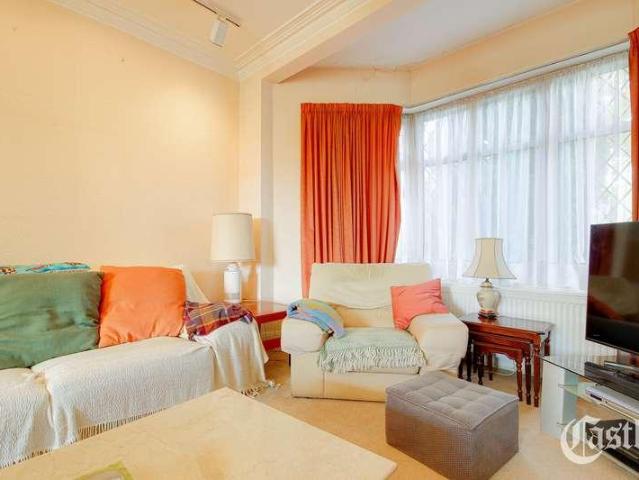 House for sale in Palmers Green, Greater London