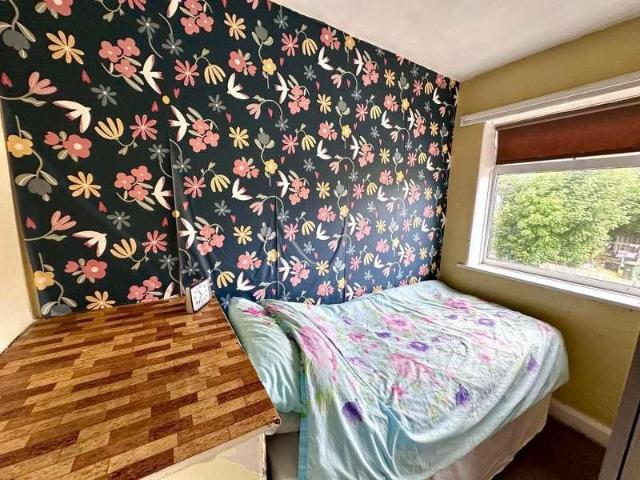 House for sale in Milnsbridge, West Yorkshire