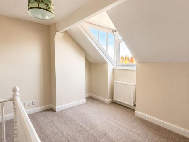 House for sale in Belle Isle, West Yorkshire