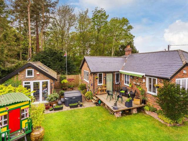 House for sale in Haxted, Hillview