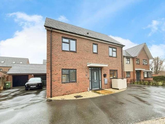 House for sale in Meon Vale, Alderminster