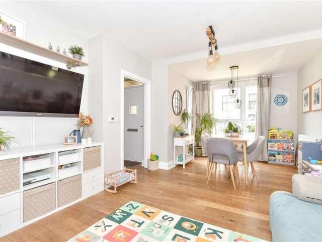 House for sale in Chichester, Littlecote