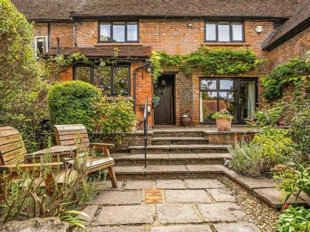 House for sale in Shottesbrooke